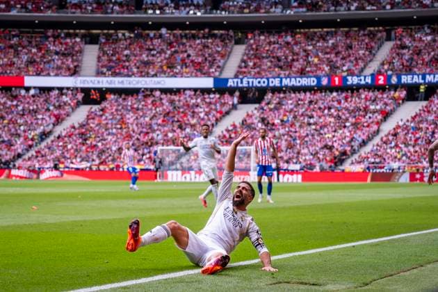 Atletico de Madrid v Real Madrid - LaLiga EA Sports Daniel Carvajal of Real Madrid is seen on the ground during the LaLiga EA Sports football match between Atletico de Madrid and Real Madrid CF at Estadio Riyadh Air Metropolitano on September 27, 2025 in Madrid, Spain. Madrid Estadio Riyadh Air Metropolitano Madrid Spain Copyright: xAlbertoxGardinx AGardin_20250927_Foot_Liga_AtlMad_ReaMad_1247