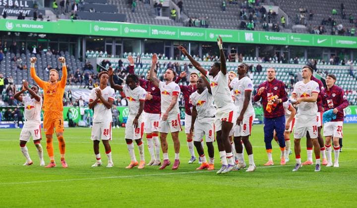Wolfsburg - RB Leipzig Bundesliga Wolfsburg, 27.09.2025, Volkswagen Arena, Bundesliga, Spieltag 5 , VFL WOLFSBURG vs. RB LEIPZIG 0:1 (0:1) , Schlussjubel RB Leipzig. ,