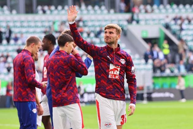 Wolfsburg - RB Leipzig Bundesliga Wolfsburg, 27.09.2025, Volkswagen Arena, Bundesliga, Spieltag 5 , VFL WOLFSBURG vs. RB LEIPZIG 0:1 (0:1) , Schlussjubel RB Leipzig. Im Bild: Timo Werner (36, RB Leipzig) wurde von den RB Fans gefeiert. ,