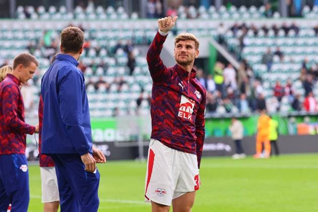Wolfsburg - RB Leipzig Bundesliga Wolfsburg, 27.09.2025, Volkswagen Arena, Bundesliga, Spieltag 5 , VFL WOLFSBURG vs. RB LEIPZIG 0:1 (0:1) , Schlussjubel RB Leipzig. Im Bild: Timo Werner (36, RB Leipzig) wurde von den RB Fans gefeiert. ,