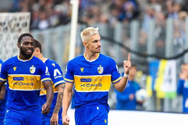 Jena , 270925, Fussball Regionalliga , FC Carl Zeiss Jena gegen Chemnitzer FC im Bild: Sören Reddemann (Jena) jubelt über das Tor zum 1:0