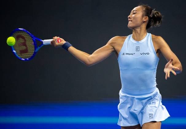 (250927) -- BEIJING, Sept. 27, 2025 -- Zheng Qinwen hits a return during the women s singles second round match between Zheng Qinwen of China and Emiliana Arango of Colombia at 2025 China Open tennis tournament in Beijing, China, Sept. 27, 2025. ) (SP)CHINA-BEIJING-TENNIS-CHINA OPEN-WOMEN S SINGLES-SECOND ROUND (CN) HuxJingwen 