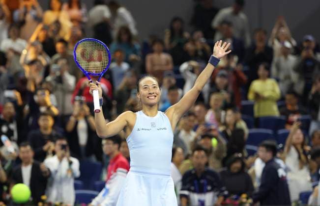 (250927) -- BEIJING, Sept. 27, 2025 -- Zheng Qinwen celebrates after the women s singles second round match between Zheng Qinwen of China and Emiliana Arango of Colombia at 2025 China Open tennis tournament in Beijing, China, Sept. 27, 2025. ) (SP)CHINA-BEIJING-TENNIS-CHINA OPEN-WOMEN S SINGLES-SECOND ROUND (CN) Baixxuefei 