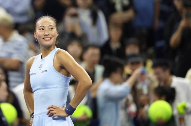 Sport Bilder des Tages (250927) -- BEIJING, Sept. 27, 2025 -- Zheng Qinwen reacts after the women s singles second round match between Zheng Qinwen of China and Emiliana Arango of Colombia at 2025 China Open tennis tournament in Beijing, China, Sept. 27, 2025. ) (SP)CHINA-BEIJING-TENNIS-CHINA OPEN-WOMEN S SINGLES-SECOND ROUND (CN) Baixxuefei 