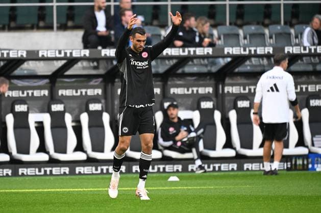 27.09.2025, xjhx, Fussball 1.Bundesliga, Borussia Moenchengladbach - Eintracht Warmup warm up Aufwärmen aufwärmen vor dem Spiel Ellyes Skhiri (Eintracht Frankfurt) (DFL DFB REGULATIONS PROHIBIT ANY USE OF PHOTOGRAPHS as IMAGE SEQUENCES and or QUASI-VIDEO) Moenchengladbach
