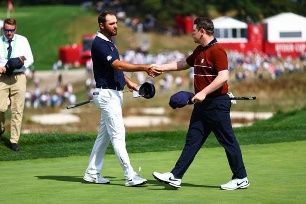 Robert MacIntyre of Team Europe and Scottie Scheffler of Team USA shake hands 2025 Ryder Cup, Day Two, Morning Foursomes, Golf, Bethpage Black Golf Course, New York, USA - 27 Sep 2025New York Bethpage Black Golf Course New York (NY) United States of America EDITORIAL USE ONLY No use with unauthorised audio, video, data, fixture lists, club league logos or live services. Online in-match use limited to 120 images, no video emulation. No use in betting, games or single club league player publications. Copyright: xJamesxMarsh Shutterstockx 15500201cq