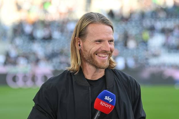 27.09.2025, Fussball: 1. Bundesliga, Saison 2025 2026, 05. Spieltag, Borussia Moenchengladbach - Eintracht Frankfurt im Borussia-Park in Moenchengladbach. Eugen Polanski (Borussia Moenchengladbach, Trainer) beim Interview. Wichtiger Hinweis: Gemaess den Vorgaben der DFL Deutsche Fussball Liga bzw. des DFB Deutscher Fussball-Bund ist es untersagt, in dem Stadion und oder vom Spiel angefertigte Fotoaufnahmen in Form von Sequenzbildern und oder videoaehnlichen Fotostrecken zu verwerten bzw. verwerten zu lassen. Foto: Kirchner-Media Thomas Haesler Copyright: xKirchner-Media ThomasxHaeslerx