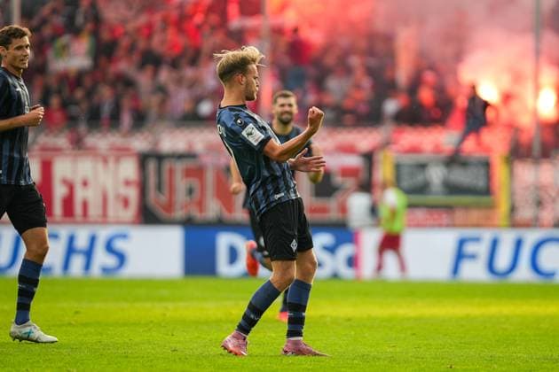 Fussball: 3. Liga, 8. Spieltag, SV Waldhof Mannheim - Rot-Weiss Essen am 27.09.2025 in Mannheim (Carl-Benz-Stadion), Deutschland, Saison 2025 2026 DFL REGULATIONS PROHIBIT ANY USE OF PHOTOGRAPHS AS IMAGE SEQUENCES AND OR QUASI VIDEO: Nicklas Shipnoski (07, SVWM) jubelt zum 3:0. Emotionen, Jubel, Tor Mannheim Carl-Benz-Stadion Deutschland Copyright: xChristophxKinzingerx