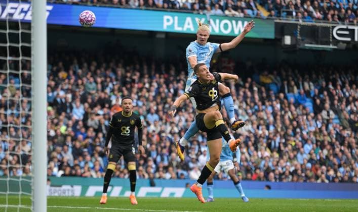 Erling Haland of Manchester City heads goal wards before scoring his two goals, with Maxime Esteve of Burnley who scored two own goals in the game Manchester City v Burnley, Premier League, Football, Etihad Stadium, Manchester, UK - 27 Sep 2025Manchester Etihad Stadium United Kingdom EDITORIAL USE ONLY No use with unauthorised audio, video, data, fixture lists, club league logos or live services. Online in-match use limited to 120 images, no video emulation. No use in betting, games or single club league player publications. Copyright: xGreigxCowie Shutterstockx 15503920cb