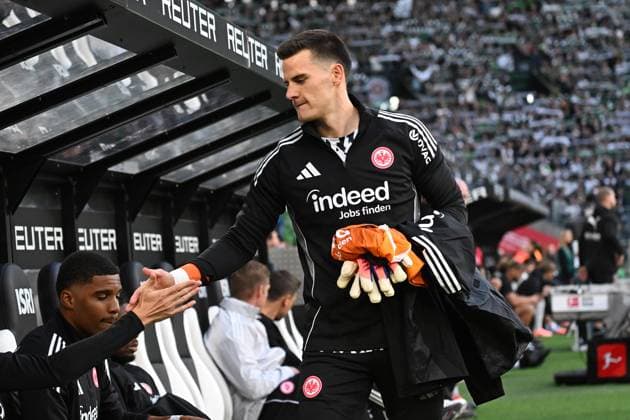 27.09.2025, xjhx, Fussball 1.Bundesliga, Borussia Moenchengladbach - Eintracht Frankfurt v.l. Michael Zetterer (Eintracht Frankfurt) (DFL DFB REGULATIONS PROHIBIT ANY USE OF PHOTOGRAPHS as IMAGE SEQUENCES and or QUASI-VIDEO) Moenchengladbach