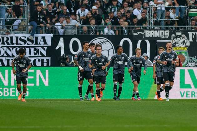 Mönchengladbach, Deutschland, 27.09.25: Ansgar Knauff (Eintracht Frankfurt) Torjubel, jubelt mit seiner Mannschaft nach dem Treffer zum 0:2 waehrend des Spiels der Bundesliga zwischen Borussia Mönchengladbach vs Eintracht Frankfurt im Stadion im Borussia Park Mönchengladbach Stadion im Borussia Park North Rhine-Westphalia Germany Copyright: xBrauer-Fotoagenturx xAdrianxSchlx