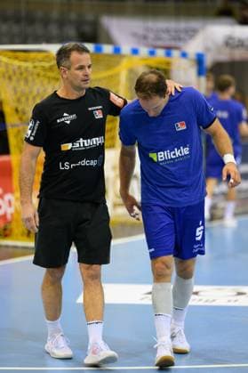 Flohr, Matthias (Trainer, HBW Balingen-Weilstetten) mit Heinzelmann, Tobias (Kreislaeufer, HBW Balingen-Weilstetten, 28) vor dem Spiel. GER, Bayern, HSC 2000 Coburg gegen HBW Balingen-Weilstetten, 2. Handball Bundesliga, Handball, 5.Spieltag, Saison 2025 2026, 19.30 Uhr, Samstag, 27.09.2025 GER, Bayern, HSC 2000 Coburg gegen HBW Balingen-Weilstetten, 2. Handball Bundesliga, Handball, 5.Spieltag, Saison 2025 2026, 19.30 Uhr, Samstag, 27.09.2025 Coburg Copyright: xEibner-Pressefoto MartinxHerbstx EP_MHT