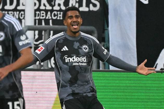 27.09.2025, xjhx, Fussball 1.Bundesliga, Borussia Moenchengladbach - Eintracht Frankfurt v.l. Torjubel nach dem Tor zum celebrating the goal celebrate 0:2 durch Ansgar Knauff (Eintracht Frankfurt) (DFL DFB REGULATIONS PROHIBIT ANY USE OF PHOTOGRAPHS as IMAGE SEQUENCES and or QUASI-VIDEO) Moenchengladbach