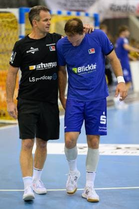 Flohr, Matthias (Trainer, HBW Balingen-Weilstetten) mit Heinzelmann, Tobias (Kreislaeufer, HBW Balingen-Weilstetten, 28) vor dem Spiel. GER, Bayern, HSC 2000 Coburg gegen HBW Balingen-Weilstetten, 2. Handball Bundesliga, Handball, 5.Spieltag, Saison 2025 2026, 19.30 Uhr, Samstag, 27.09.2025 GER, Bayern, HSC 2000 Coburg gegen HBW Balingen-Weilstetten, 2. Handball Bundesliga, Handball, 5.Spieltag, Saison 2025 2026, 19.30 Uhr, Samstag, 27.09.2025 Coburg Copyright: xEibner-Pressefoto MartinxHerbstx EP_MHT