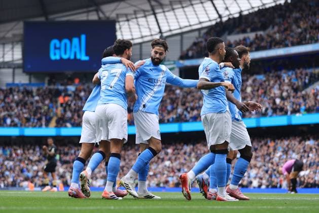 Football - Premier League - Manchester City v Burnley 27th September 2025 - Premier League - Manchester City v Burnley - Josko Gvardiol of Manchester City (C) celebrates with teammates after their 1st goal - Photo: Simon Stacpoole Offside. Manchester UK Copyright: xSimonxStacpoolexOffside
