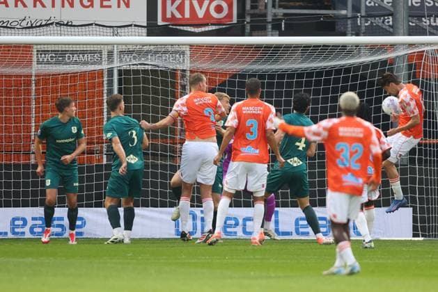VOLENDAM, 27-09-2025 , KRAS Stadium , season 2025 2026 , Dutch eredivisie football, match between FC Volendam and PEC Zwolle , picture shows FC Volendam player Robin van Cruijsen Volendam - PEC  x31224695x Copyright: