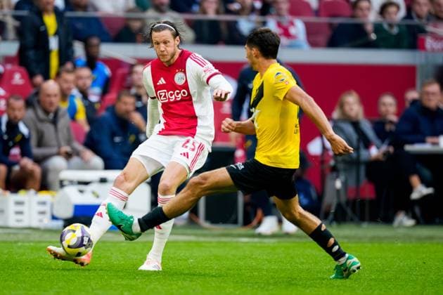 AMSTERDAM, 27-09-2025, Johan Cruijff ArenA , season 2025 2026 , Dutch Eredivisie Football . Match between Ajax and NAC Breda , Picture shows Ajax player Wout Weghorst and NAC Breda player Leo Greiml Ajax - NAC  x31224778x Copyright:
