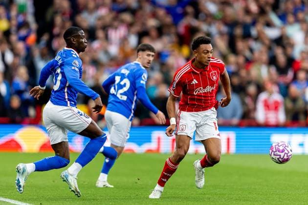 Nottingham Forest v Sunderland Premier League 27 09 2025. Nottingham Forest forward Dan Ndoye (14) battles for possession during the Premier League match between Nottingham Forest and Sunderland at the City Ground, Nottingham, England on 27 September 2025. Nottingham City Ground Nottinghamshire England Editorial use only DataCo restrictions apply See www.football-dataco.com , Copyright: xManjitxNarotrax PSI-22927-0014