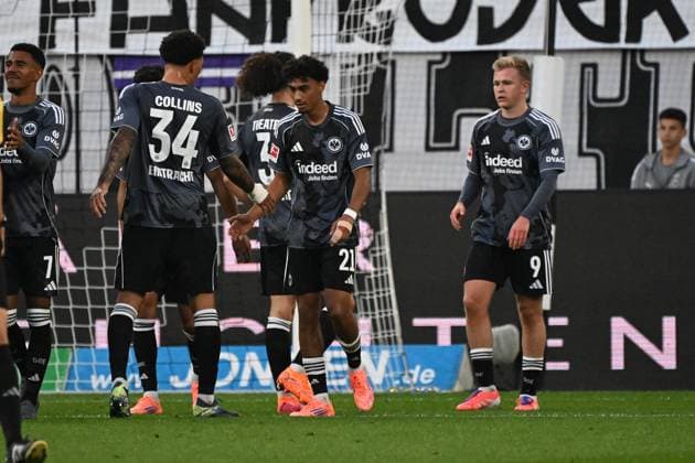 27.09.2025, xjhx, Fussball 1.Bundesliga, Borussia Moenchengladbach - Eintracht Frankfurt v.l. Torjubel nach dem Tor zum celebrating the goal celebrate 0:3 durch Jonathan Jonny Burkardt (Eintracht Frankfurt) (DFL DFB REGULATIONS PROHIBIT ANY USE OF PHOTOGRAPHS as IMAGE SEQUENCES and or QUASI-VIDEO) Moenchengladbach