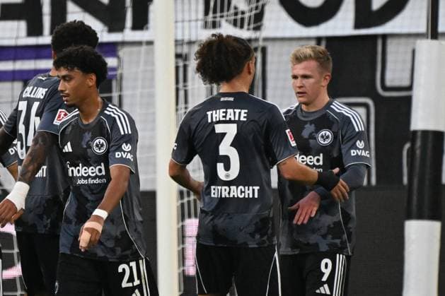 27.09.2025, xjhx, Fussball 1.Bundesliga, Borussia Moenchengladbach - Eintracht Frankfurt v.l. Torjubel nach dem Tor zum celebrating the goal celebrate 0:3 durch Jonathan Jonny Burkardt (Eintracht Frankfurt) (DFL DFB REGULATIONS PROHIBIT ANY USE OF PHOTOGRAPHS as IMAGE SEQUENCES and or QUASI-VIDEO) Moenchengladbach