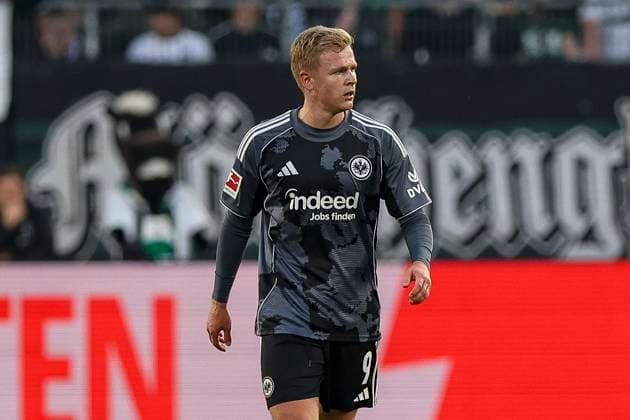 Mönchengladbach, Deutschland, 27.09.25: Jonathan Michael Burkardt (Eintracht Frankfurt) schaut waehrend des Spiels der Bundesliga zwischen Borussia Mönchengladbach vs Eintracht Frankfurt im Stadion im Borussia Park Mönchengladbach Stadion im Borussia Park North Rhine-Westphalia Germany Copyright: xBrauer-Fotoagenturx xAdrianxSchlx
