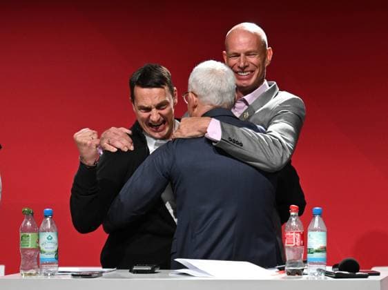 27.09.2025 , xophax, Fussball 1.Bundesliga, 1.FC Koeln Mitgliederversammlung , Präsidentenwahl. Rhein Energie Stadion Jahreshauptversammlung am Samstag den 27.09.2025. 1.FC Köln Team Stobbe : v.l.n.rechts : Ulf Sobek , Jörn Stobbe und Jörg Alvermann gewinnen die Wahl klar. (DFL DFB REGULATIONS PROHIBIT ANY USE OF PHOTOGRAPHS as IMAGE SEQUENCES and or QUASI-VIDEO) Koeln