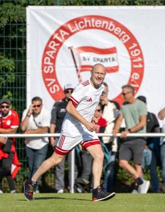 Fußball, Herren, Saison 2025 2026, NOFV Oberliga Nord, SV Sparta Lichtenberg, Feier zur Namensgebung, Sportanlage Fischerstraße wird zum Paul-Kalkbrenner-Sportfeld, im Bild: Paul Kalkbrenner, 27.09. 2025, Copyright: xMatthiasxKochx