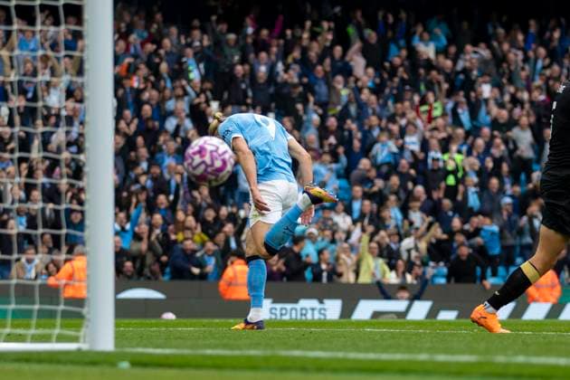 Manchester City v Burnley - Premier League Erling Haaland of Manchester City F.C. celebrates his goal during the Premier League match between Manchester City and Burnley at the Etihad Stadium in Manchester, England, on September 27, 2025. Manchester Manchester United, ManU Kingdom  Copyright: xMIxNewsx originalFilename:fletcher-manchest250927_np3xe.jpg