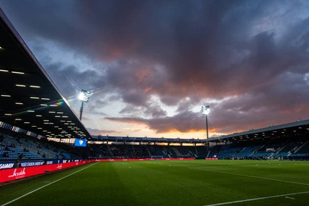2. Fußball Bundesliga: VfL Bochum - Fortuna Düsseldorf; Vonovia-Ruhrstadion, Bochum; 27.09.2025 Symbolbild. Vonovia-Ruhrstadion vor dem Spiel. Filter, Sternfilter. Sonnenuntergang. 2. Fußball Bundesliga: VfL Bochum - Fortuna Düsseldorf; Vonovia-Ruhrstadion, Bochum; 27.09.2025 DFL regulations prohibit any use of photographs as image sequences and or quasi video.