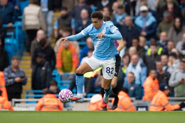 Manchester City v Burnley - Premier League Rico Lewis (82) of Manchester City F.C. is in action during the Premier League match between Manchester City and Burnley at the Etihad Stadium in Manchester, England, on September 27, 2025. Manchester Manchester United, ManU Kingdom  Copyright: xMIxNewsx originalFilename:fletcher-manchest250927_npSPU.jpg