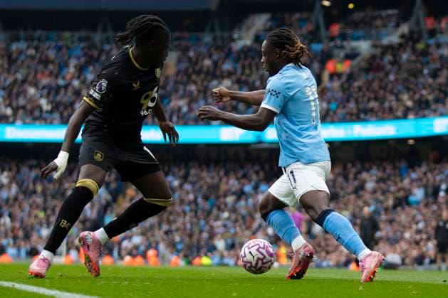 Manchester City v Burnley - Premier League Jeremy Doku (11) of Manchester City F.C. goes past the opponent during the Premier League match between Manchester City and Burnley at the Etihad Stadium in Manchester, England, on September 27, 2025. Manchester Manchester United, ManU Kingdom  Copyright: xMIxNewsx originalFilename:fletcher-manchest250927_nphPf.jpg