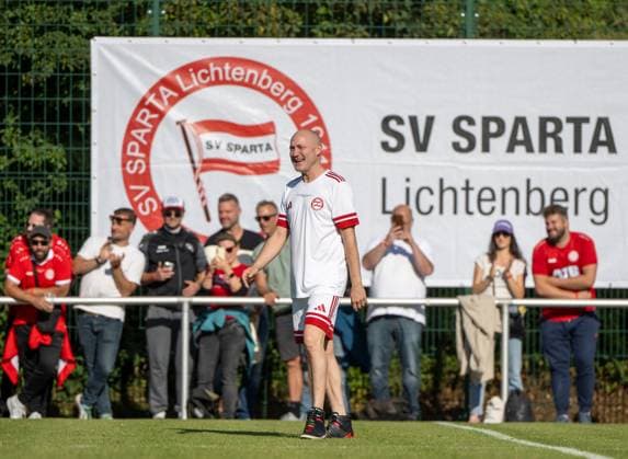 Fußball, Herren, Saison 2025 2026, NOFV Oberliga Nord, SV Sparta Lichtenberg, Feier zur Namensgebung, Sportanlage Fischerstraße wird zum Paul-Kalkbrenner-Sportfeld, im Bild: Paul Kalkbrenner, 27.09. 2025, Copyright: xMatthiasxKochx