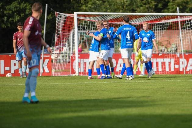 Fußball I Herren I Saison 2025-2026 I Regionalliga Nord I 11. Spieltag I SC Weiche Flensburg 08 - SSV Jeddeloh II I 27.09.2025 Team, Jubel nach Tor zum 0:3 (SSV Jeddeloh II) Copyright: xLobeca JanxKirschnerx
