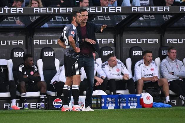 27.09.2025, xjhx, Fussball 1.Bundesliga, Borussia Moenchengladbach - Eintracht Frankfurt v.l. Trainer Dino Toppmöller Toppmoeller (Eintracht Frankfurt) Ellyes Skhiri (Eintracht Frankfurt) (DFL DFB REGULATIONS PROHIBIT ANY USE OF PHOTOGRAPHS as IMAGE SEQUENCES and or QUASI-VIDEO) Moenchengladbach