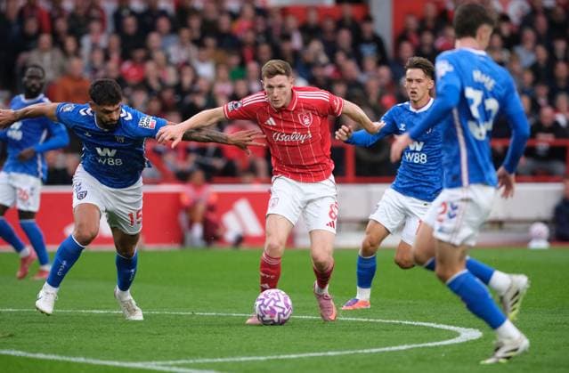 Elliot Anderson of Nottingham Forest seen in action during the Premier league football match between Nottingham Forest and Sunderland A F C at City Ground in Nottingham. Copyright: xPaulxBonser SportsxPressxPhotox Sportspressphoto_SPR33375