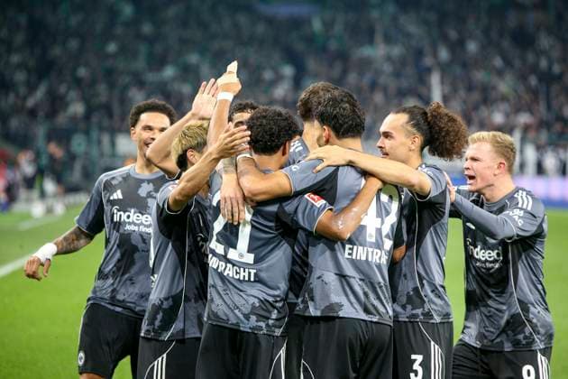 Mönchengladbach, Deutschland, 27.09.25: Robin Koch (Eintracht Frankfurt) Torjubel, jubelt mit seiner Mannschaft nach dem Treffer zum 0:6 waehrend des Spiels der Bundesliga zwischen Borussia Mönchengladbach vs Eintracht Frankfurt im Stadion im Borussia Park Mönchengladbach Stadion im Borussia Park North Rhine-Westphalia Germany Copyright: xBrauer-Fotoagenturx xAdrianxSchlx
