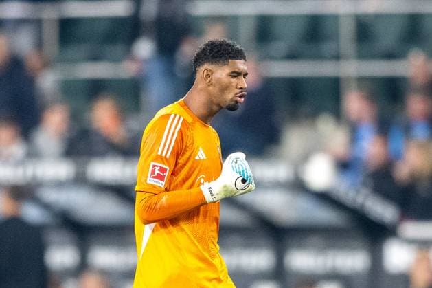 27.09.2025, Fussball: 1. Bundesliga, Saison 2025 2026, 05. Spieltag, Borussia Moenchengladbach - Eintracht Frankfurt im Borussia-Park in Moenchengladbach. Kaua Santos (Eintracht Frankfurt, 40) bejubelt das Tor zum 6:0. Wichtiger Hinweis: Gemaess den Vorgaben der DFL Deutsche Fussball Liga bzw. des DFB Deutscher Fussball-Bund ist es untersagt, in dem Stadion und oder vom Spiel angefertigte Fotoaufnahmen in Form von Sequenzbildern und oder videoaehnlichen Fotostrecken zu verwerten bzw. verwerten zu lassen. Foto: Kirchner-Media Thomas Haesler Copyright: xKirchner-Media ThomasxHaeslerx