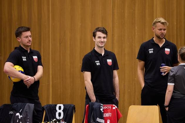 Trainertrio vom TV Rottenburg, Felix Weber (TV Rottenburg, Co-Trainer), Leander Bohl (TV Rottenburg, Co-Trainerin) und Jan Scheuermann (TV Rottenburg, Trainer) GER, TuS Kriftel vs. TV Rottenburg,Volleyball, 2. Bundesliga Sued, 3. Spieltag, Spielzeit 2025 2026, 27.09.2025 GER, TuS Kriftel vs. TV Rottenburg,Volleyball, 2. Bundesliga Sued, 3. Spieltag, Spielzeit 2025 2026, 27.09.2025 Kriftel Copyright: xEibner-Pressefoto GeraldxOelze-dexStoppanyx EP_ODS