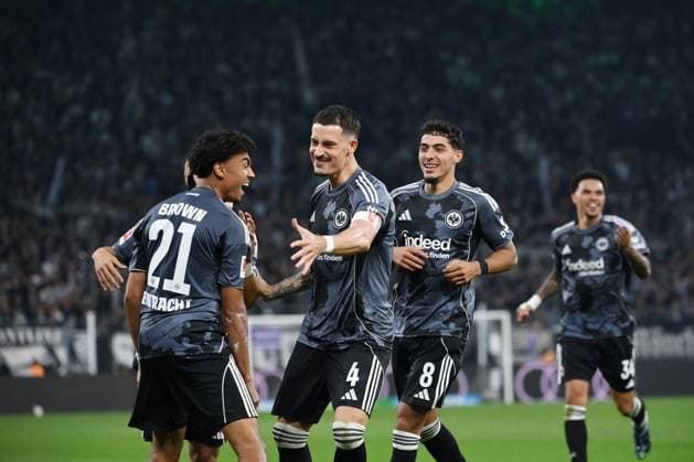 Jubel 0:6 v.li., Nathaniel Brown (Eintracht Frankfurt), Robin Koch (Eintracht Frankfurt), Fares Chaibi (Eintracht Frankfurt) 27.09.2025, Fussball 1. Bundesliga, Saison 2025 2026, 5. Spieltag, Borussia Mönchengladbach - Eintracht Frankfurt DFL regulations prohibit any use of photographs as image sequences and or quasi-video Moenchengladbach Borussia Park Nordrhein Westfalen Deutschland