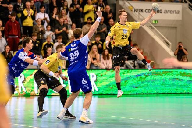 Bauer, Stefan (Kreislaeufer, HBW Balingen-Weilstetten, 99), Knauer, Jakob (Rueckraum Rechts, HSC 2000 Coburg, 25) GER, Bayern, HSC 2000 Coburg gegen HBW Balingen-Weilstetten, 2. Handball Bundesliga, Handball, 5.Spieltag, Saison 2025 2026, 19.30 Uhr, Samstag, 27.09.2025 GER, Bayern, HSC 2000 Coburg gegen HBW Balingen-Weilstetten, 2. Handball Bundesliga, Handball, 5.Spieltag, Saison 2025 2026, 19.30 Uhr, Samstag, 27.09.2025 Coburg Copyright: xEibner-Pressefoto MartinxHerbstx EP_MHT
