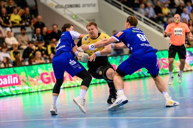 Roeller, Nils (Kreislaeufer, HSC 2000 Coburg, 30), Bauer, Stefan (Kreislaeufer, HBW Balingen-Weilstetten, 99), Raguse, Mex (Rueckraum Links, HBW Balingen-Weilstetten, 6) GER, Bayern, HSC 2000 Coburg gegen HBW Balingen-Weilstetten, 2. Handball Bundesliga, Handball, 5.Spieltag, Saison 2025 2026, 19.30 Uhr, Samstag, 27.09.2025 GER, Bayern, HSC 2000 Coburg gegen HBW Balingen-Weilstetten, 2. Handball Bundesliga, Handball, 5.Spieltag, Saison 2025 2026, 19.30 Uhr, Samstag, 27.09.2025 Coburg Copyright: xEibner-Pressefoto MartinxHerbstx EP_MHT