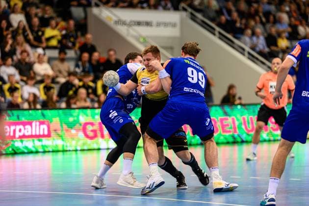 Roeller, Nils (Kreislaeufer, HSC 2000 Coburg, 30), Bauer, Stefan (Kreislaeufer, HBW Balingen-Weilstetten, 99), Raguse, Mex (Rueckraum Links, HBW Balingen-Weilstetten, 6) GER, Bayern, HSC 2000 Coburg gegen HBW Balingen-Weilstetten, 2. Handball Bundesliga, Handball, 5.Spieltag, Saison 2025 2026, 19.30 Uhr, Samstag, 27.09.2025 GER, Bayern, HSC 2000 Coburg gegen HBW Balingen-Weilstetten, 2. Handball Bundesliga, Handball, 5.Spieltag, Saison 2025 2026, 19.30 Uhr, Samstag, 27.09.2025 Coburg Copyright: xEibner-Pressefoto MartinxHerbstx EP_MHT