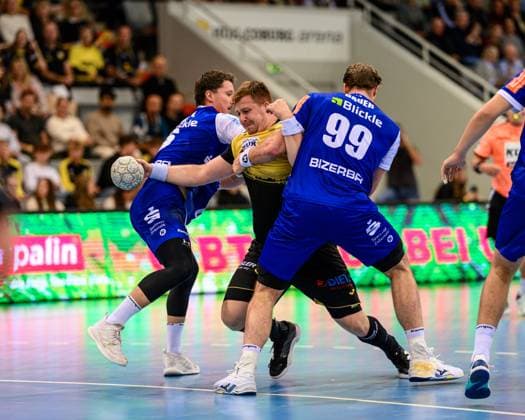 Roeller, Nils (Kreislaeufer, HSC 2000 Coburg, 30), Bauer, Stefan (Kreislaeufer, HBW Balingen-Weilstetten, 99), Raguse, Mex (Rueckraum Links, HBW Balingen-Weilstetten, 6) GER, Bayern, HSC 2000 Coburg gegen HBW Balingen-Weilstetten, 2. Handball Bundesliga, Handball, 5.Spieltag, Saison 2025 2026, 19.30 Uhr, Samstag, 27.09.2025 GER, Bayern, HSC 2000 Coburg gegen HBW Balingen-Weilstetten, 2. Handball Bundesliga, Handball, 5.Spieltag, Saison 2025 2026, 19.30 Uhr, Samstag, 27.09.2025 Coburg Copyright: xEibner-Pressefoto MartinxHerbstx EP_MHT