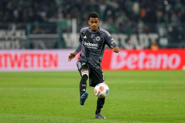 Mönchengladbach, Deutschland, 27.09.25: Ansgar Knauff (Eintracht Frankfurt) in Aktion am Ball, Einzelaktion waehrend des Spiels der Bundesliga zwischen Borussia Mönchengladbach vs Eintracht Frankfurt im Stadion im Borussia Park Mönchengladbach Stadion im Borussia Park North Rhine-Westphalia Germany Copyright: xBrauer-Fotoagenturx xAdrianxSchlx