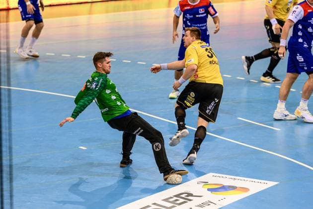 Kornecki, Mateusz (TW, HBW Balingen-Weilstetten, 1), Roeller, Nils (Kreislaeufer, HSC 2000 Coburg, 30) GER, Bayern, HSC 2000 Coburg gegen HBW Balingen-Weilstetten, 2. Handball Bundesliga, Handball, 5.Spieltag, Saison 2025 2026, 19.30 Uhr, Samstag, 27.09.2025 GER, Bayern, HSC 2000 Coburg gegen HBW Balingen-Weilstetten, 2. Handball Bundesliga, Handball, 5.Spieltag, Saison 2025 2026, 19.30 Uhr, Samstag, 27.09.2025 Coburg Copyright: xEibner-Pressefoto MartinxHerbstx EP_MHT