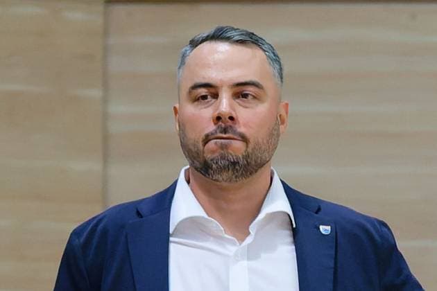 Timur Topal (Lions, Head Coach), Syntainics MBC vs. Saarlouis Royals, Basketball, Damen, Bundesliga, Saison 2025 2026, 1. Spieltag, 27.09.2025. Halle SWH Arena Sachsen-Anhalt Deutschland