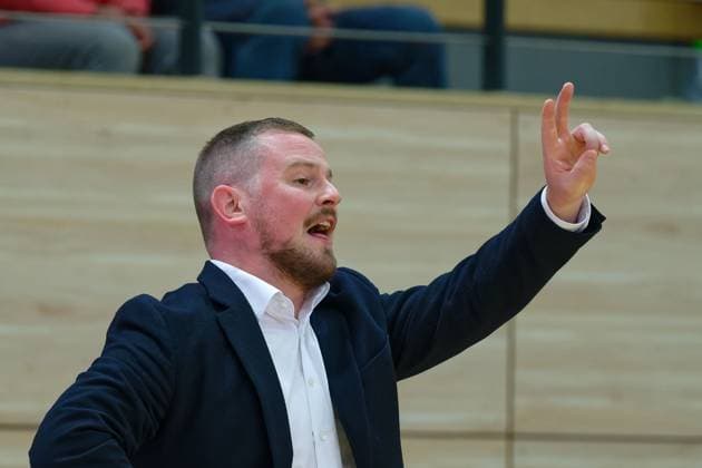 Matiss Rozlapa (Saarlouis, Headcoach), Syntainics MBC vs. Saarlouis Royals, Basketball, Damen, Bundesliga, Saison 2025 2026, 1. Spieltag, 27.09.2025. Halle SWH Arena Sachsen-Anhalt Deutschland