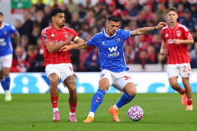 Nottingham Forest FC v Sunderland AFC, Premier League Morgan Gibbs-White of Nottingham Forest challenges Granit Xhaka of Sunderland for possession during the Nottingham Forest FC v Sunderland AFC English Premier League match at the City Ground, Nottingham, United Kingdom on 27 September 2025 Credit: Ryan Crockett Every Second Media Editorial use only. All images are copyright Every Second Media Limited. No images may be reproduced without prior permission. All rights reserved. Premier League and Football League images are subject to licensing agreements with Football DataCo Limited. see https: www.football-dataco.com Copyright: xIMAGO EveryxSecondxMediax ESM-1598-0057 RyanxCrockettx xEveryxSecondxMediax