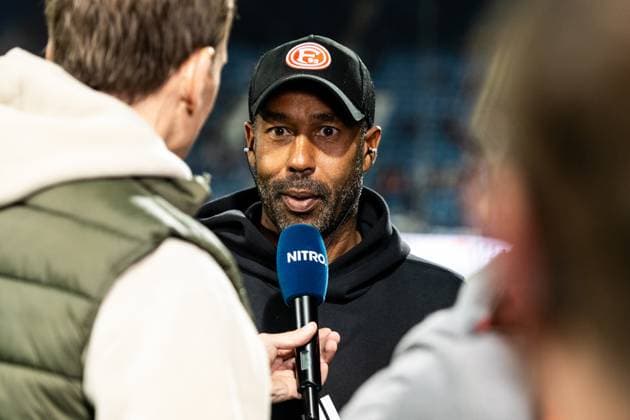 2. Fußball Bundesliga: VfL Bochum - Fortuna Düsseldorf; Vonovia-Ruhrstadion, Bochum; 27.09.2025 Daniel Thioune (Fortuna Düsseldorf, Cheftrainer) 2. Fußball Bundesliga: VfL Bochum - Fortuna Düsseldorf; Vonovia-Ruhrstadion, Bochum; 27.09.2025 DFL regulations prohibit any use of photographs as image sequences and or quasi video.