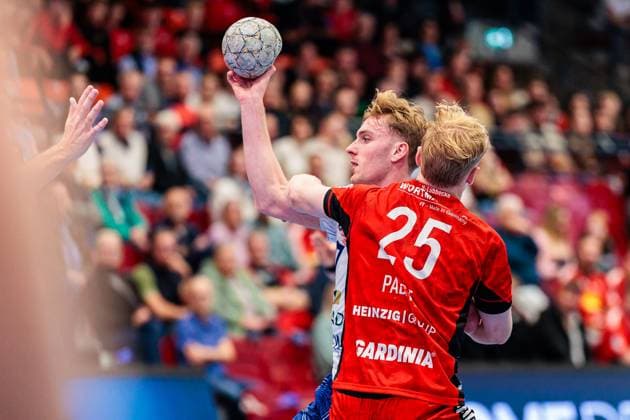 v.l. Dustin Kraus (1. VfL Potsdam, 47), Henri Pabst (TuS N-Luebbecke, 25) GER, TuS N-Luebbecke vs. 1. VfL Potsdam, Handball, 2. Bundesliga, 5. Spieltag, Spielzeit 2025 2026, 27.09.2025 GER, TuS N-Luebbecke vs. 1. VfL Potsdam, Handball, 2. Bundesliga, 5. Spieltag, Spielzeit 2025 2026, 27.09.2025 Luebbecke Copyright: xEibner-Pressefoto JanxRollingerx EP_JSK
